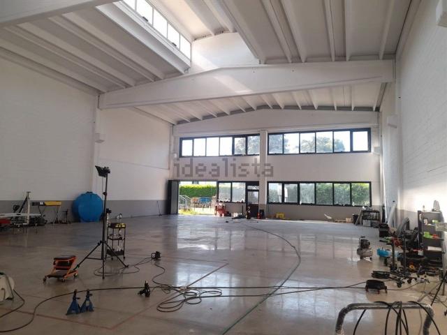 Capannone in affitto di 790 m²