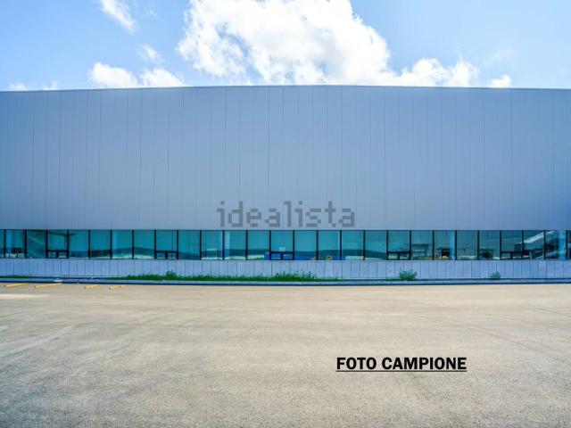 Capannone in affitto di 790 m² in Via Roma