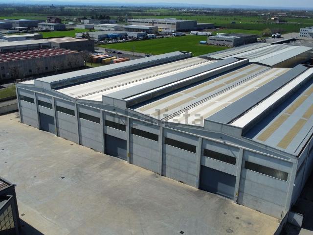 Capannone in affitto di 8000 m² in Strada Roveri