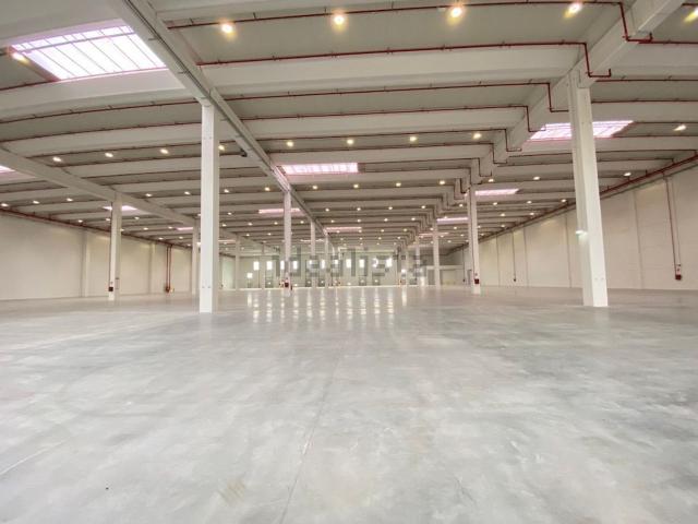 Capannone in affitto di 8000 m² in Via Muselle, 45