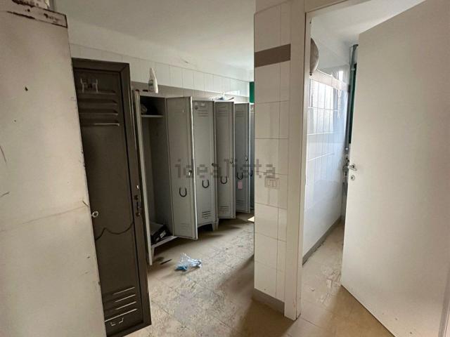 Capannone in affitto di 800 m²