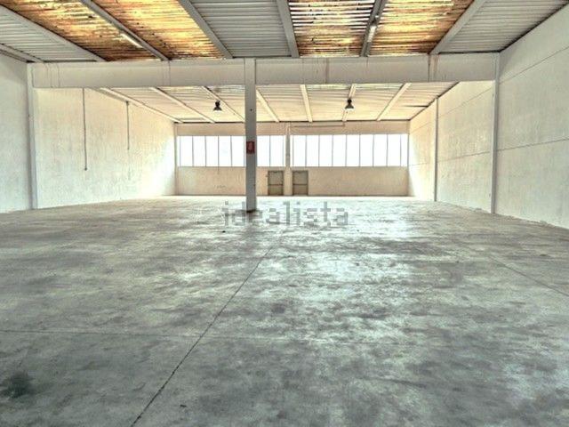 Capannone in affitto di 800 m²