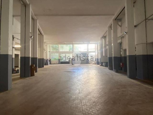 Capannone in affitto di 800 m² in Via Aldo Manuzio