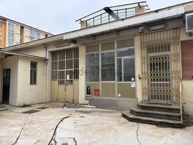 Capannone in affitto di 800 m² in Via Beinette, 18