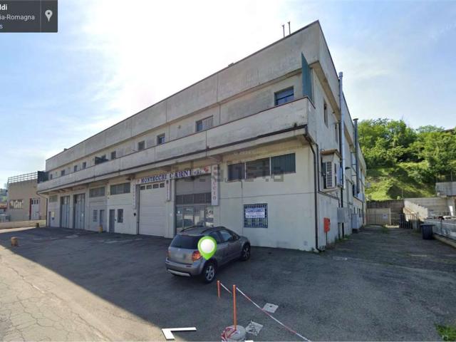Capannone in affitto di 800 m² in Via Giuseppe Garibaldi, 24
