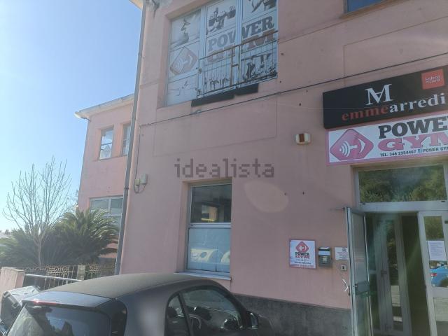 Capannone in affitto di 800 m² in Via Giuseppe Ungaretti, 10