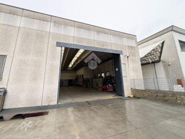 Capannone in affitto di 800 m² in Via Giacomo Brodolini, 1