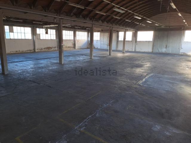 Capannone in affitto di 800 m² in Via dell&apos  Industria