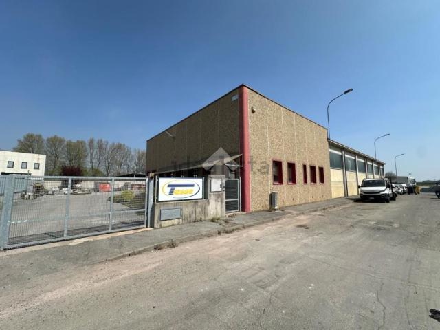 Capannone in affitto di 800 m² in Via delle Ceramiche, 4