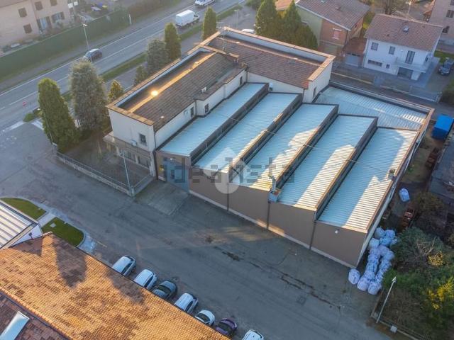 Capannone in affitto di 800 m² in Via Emilia Est, 12