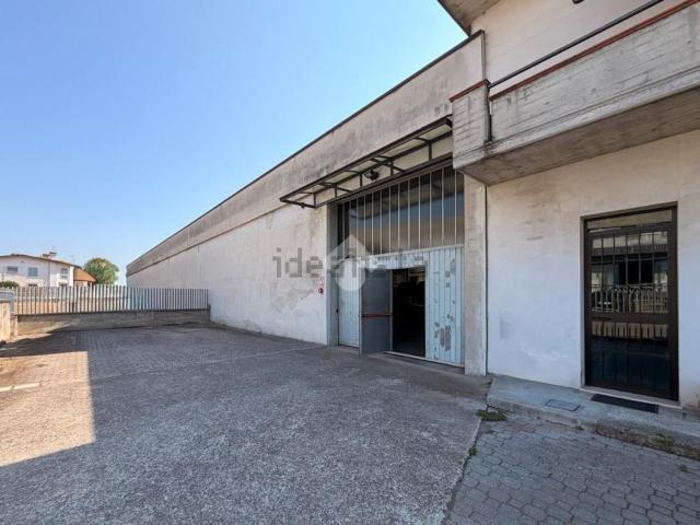 Capannone in affitto di 800 m² in Via Stradivari, 16