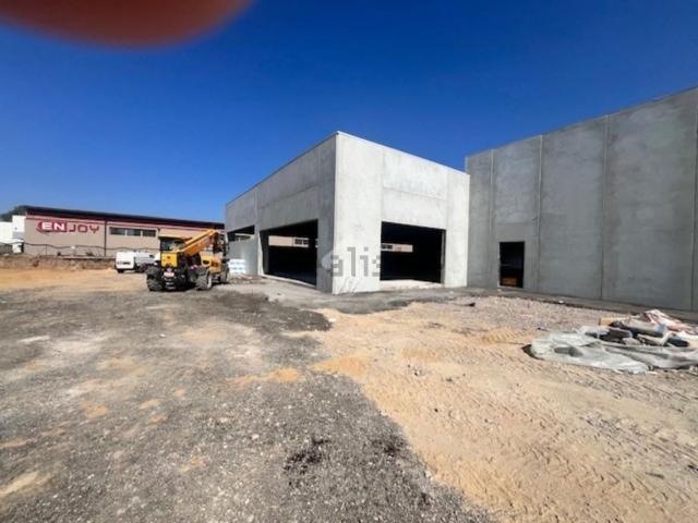 Capannone in affitto di 800 m² in Via Piacenza