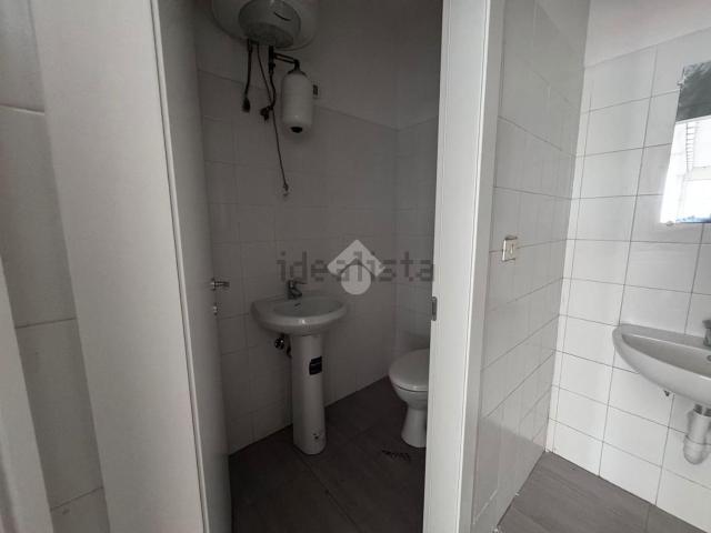 Capannone in affitto di 800 m² in Via Pian dei Ratti