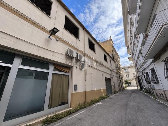 Capannone in affitto di 800 m² in Corso Vittorio Emanuele II