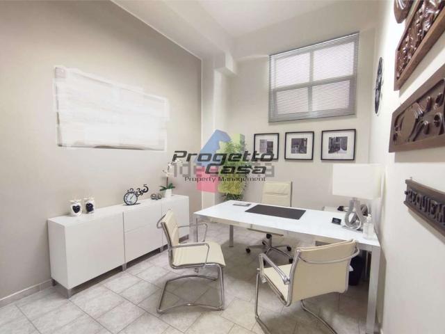 Capannone in affitto di 80 m² in Via Umberto I
