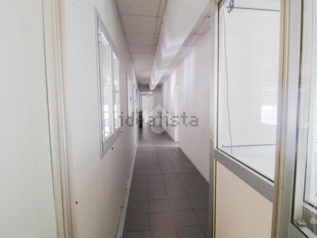 Capannone in affitto di 820 m² in Via Zara, 28