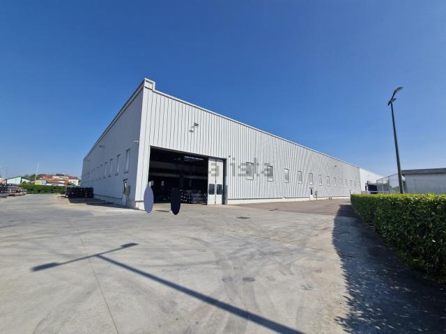 Capannone in affitto di 8250 m² in Via Dante Alighieri