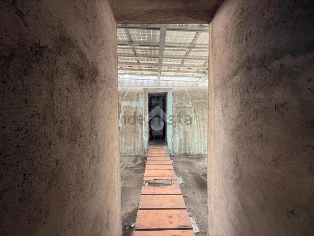 Capannone in affitto di 834 m² in Via Giuseppe Garibaldi, 58