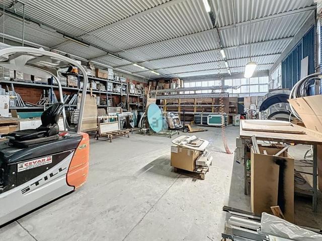 Capannone in affitto di 836 m² in Via A. Meucci, 11