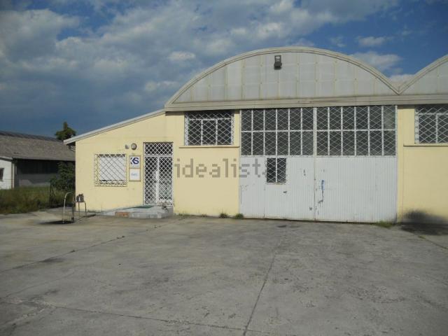 Capannone in affitto di 845 m² in Strada Zuino Nord, 97