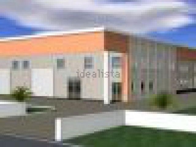 Capannone in affitto di 850 m² in Via Lecce