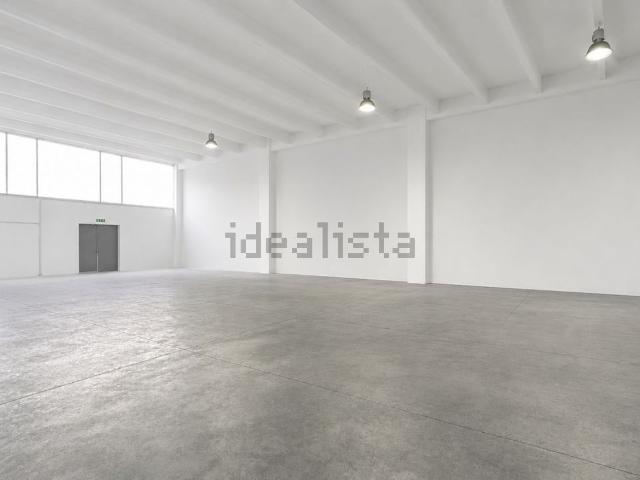 Capannone in affitto di 850 m² in Via Pontaron
