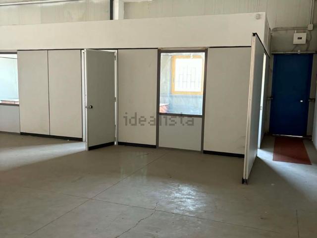 Capannone in affitto di 850 m² in Strada Consortile