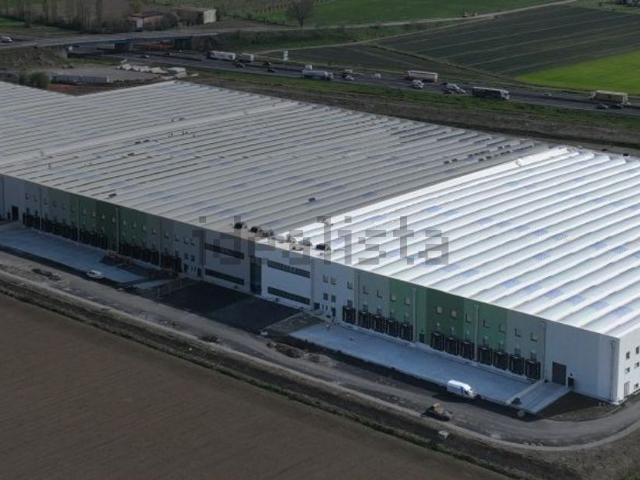 Capannone in affitto di 8625 m² in Via San Biagio