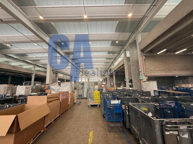Capannone in affitto di 8720 m² in Via G. Carducci