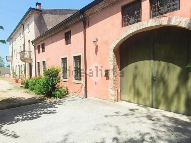 Capannone in affitto di 93 m² in Via Colomba, 15
