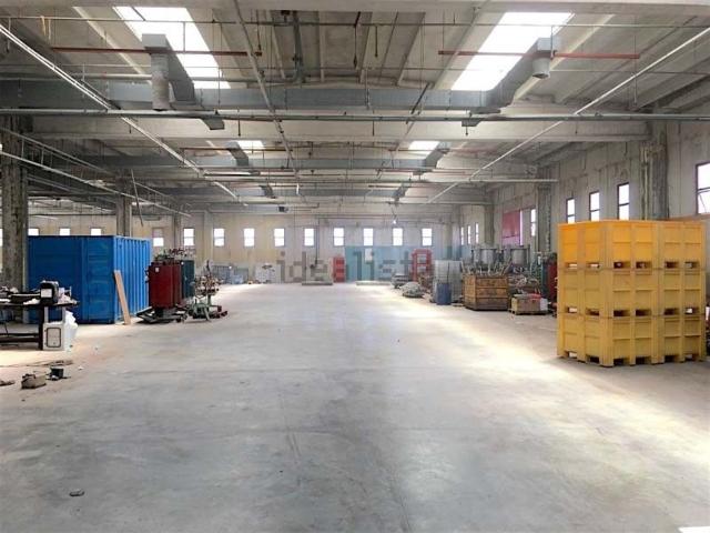 Capannone in affitto di 9000 m²