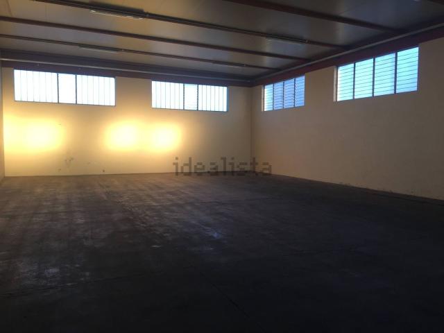 Capannone in affitto di 900 m²