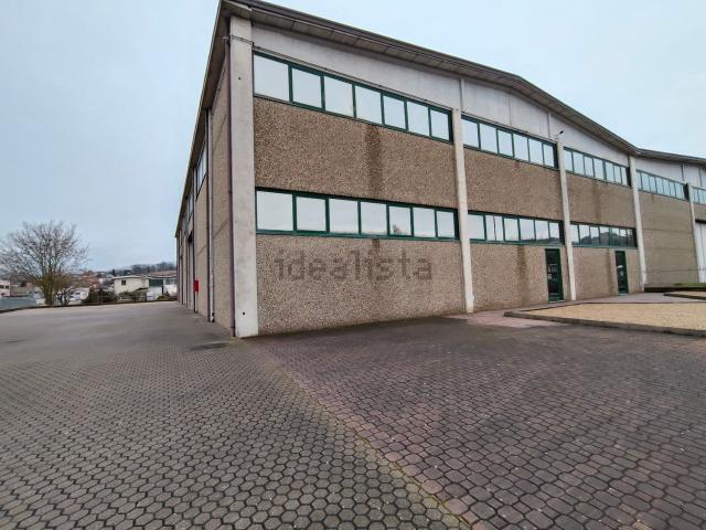 Capannone in affitto di 900 m² in Via Campo Sportivo