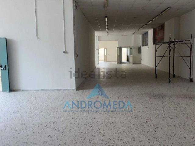 Capannone in affitto di 900 m² in Via Melitiello