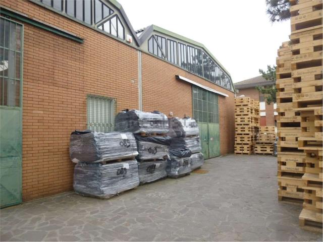 Capannone in affitto di 900 m² in Via Thomas Alva Edison