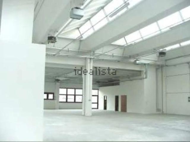 Capannone in affitto di 910 m² in Via Cimarosa Domenico, 53