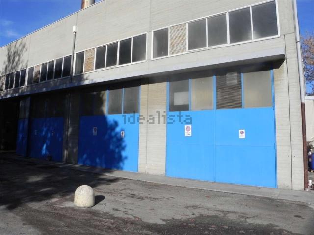 Capannone in affitto di 918 m² in Via Giacomo Brodolini