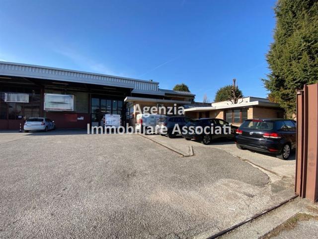 Capannone in affitto di 920 m² in Via dei Mille