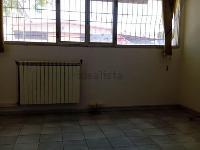 Capannone in affitto di 950 m²