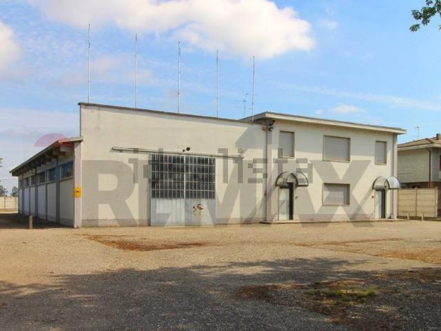 Capannone in affitto di 970 m²