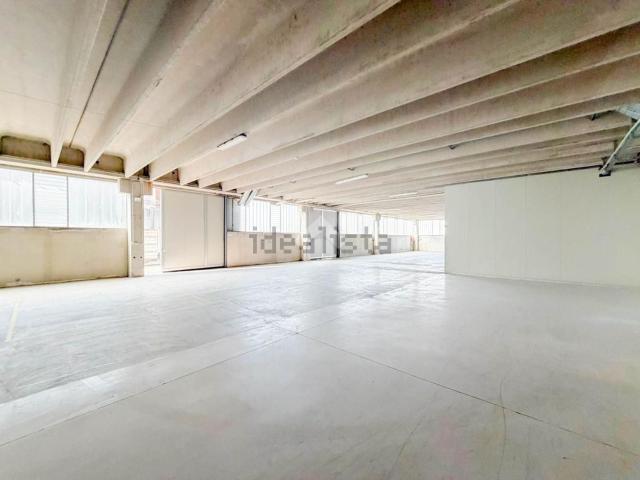 Capannone in affitto di 980 m² in Via Bruno Buozzi, 21