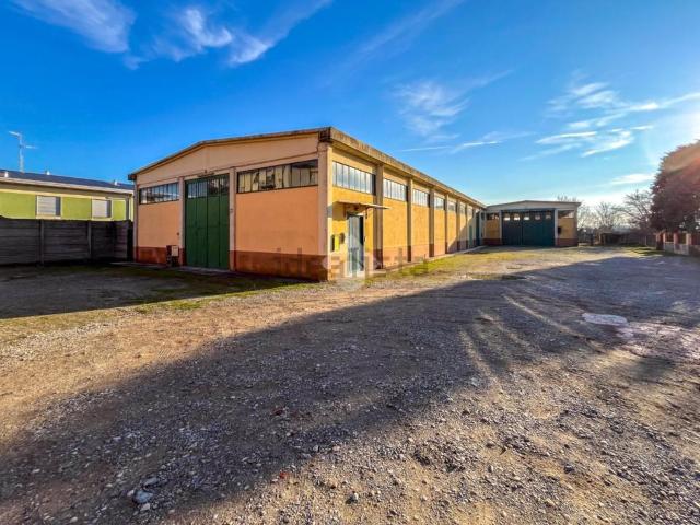 Capannone in affitto di 988 m² in Via Ratti
