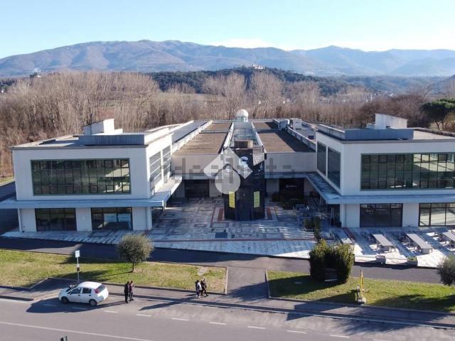 Capannone in affitto di 990 m² in Via Pian dell&apos  Isola, 67