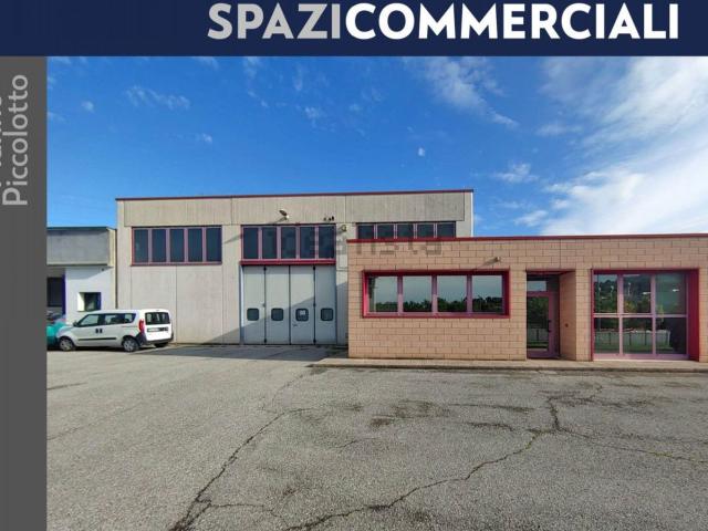 Capannone in affitto di 995 m² in Via Valcavasia