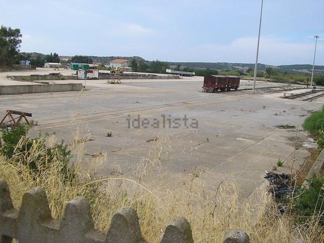Capannone in affitto di 10000 m² in Via Ancora