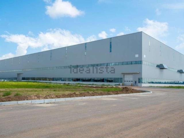 Capannone in affitto di 10000 m² in Via IV Novembre, 15