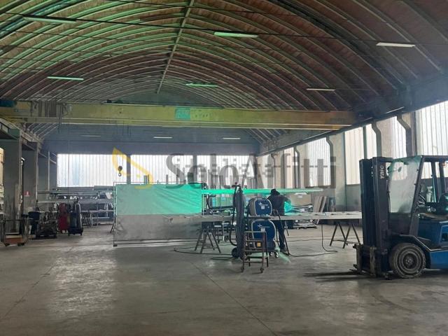 Capannone in affitto di 1000 m²