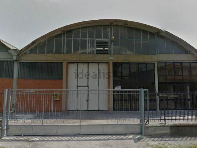Capannone in affitto di 1000 m²