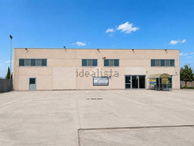 Capannone in affitto di 1000 m²