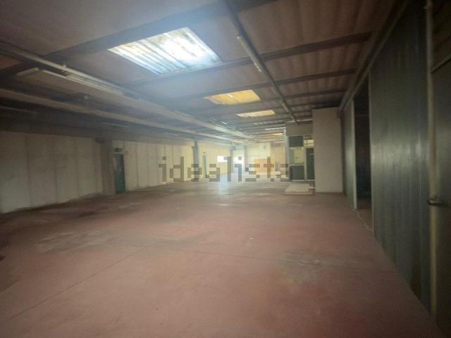 Capannone in affitto di 1000 m²